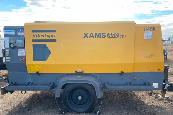 Żółty Kompresor Przenośny 195 kW XAMS850Cd z Konstrukcją Przenośną