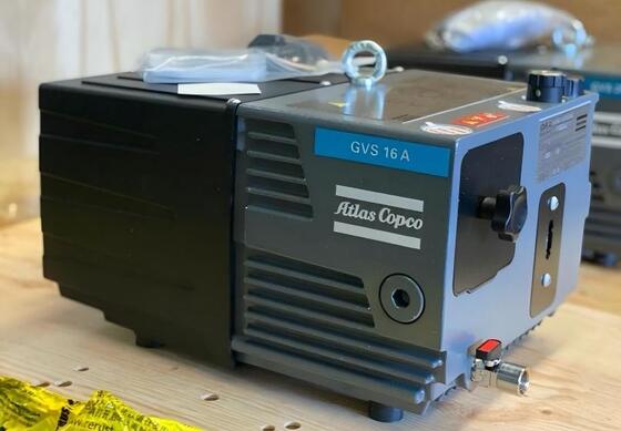 Pompa próżniowa GVS16A, silnik 0,9 kW, limit pary wodnej 15 mbar, przeznaczona do produkcji półprzewodników i badań